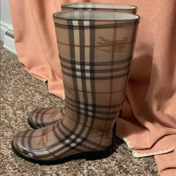 Burberry rain boot - Picture 2 of 4